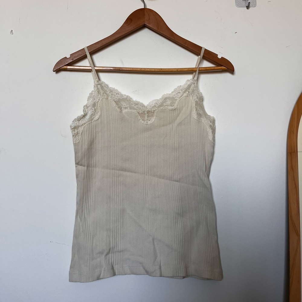Chic Cream Lace-Trimmed Chemise